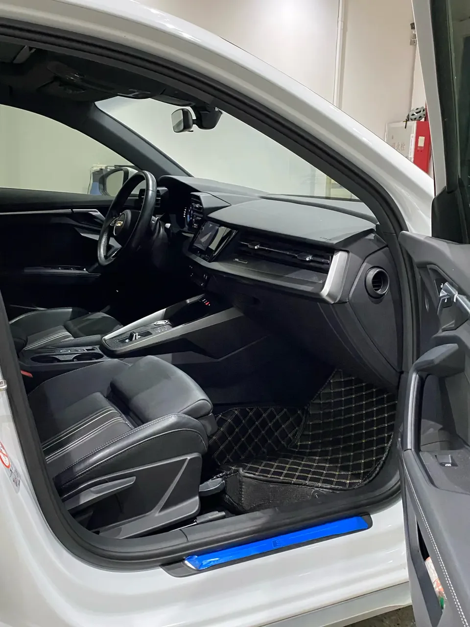 Audi A3 A3L Limousine 35 TFSI aggressive and sporty 2022 — миниатюра 3