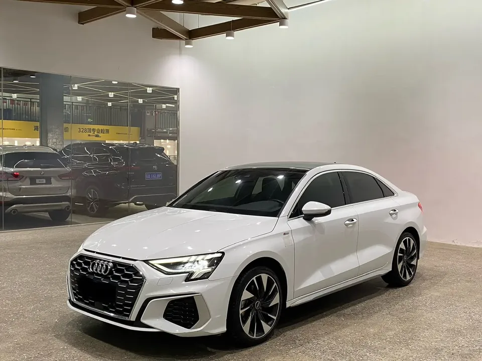 Audi A3 A3L Limousine 35 TFSI aggressive and sporty 2022 — фото 1, купить с доставкой в Москву