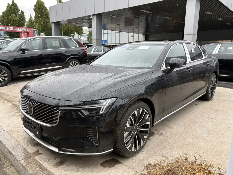 Volvo S90 S90 2026 Volvo S90 2026 B5 Zhiyuan Luxury Edition 2025 — photo 1, buy with delivery to Moscow