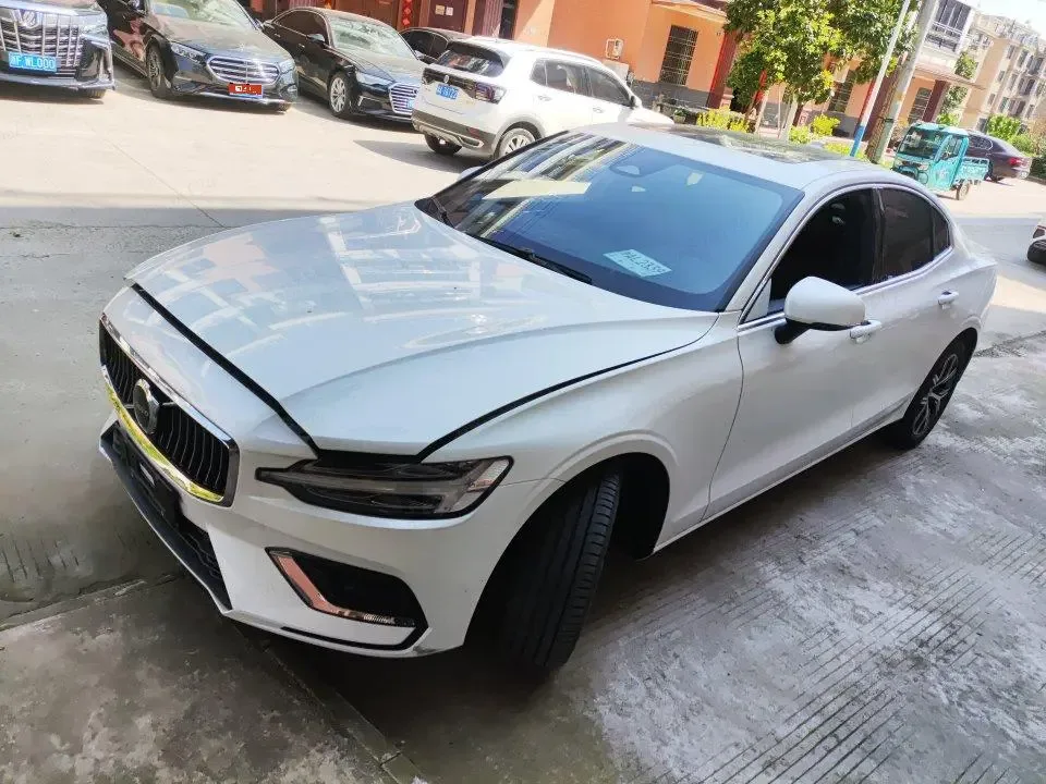 Volvo S60 2025