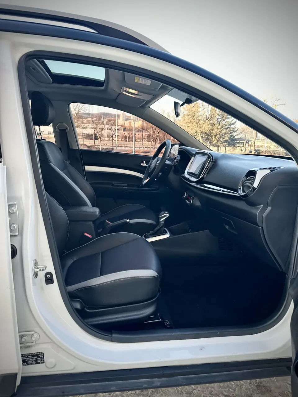 Kia KX1 1.4L CVT fun sunroof model 2022 — миниатюра 4
