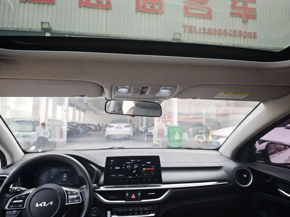 Kia K3 facelift 1.5L CVT fashion version 2022 — миниатюра 3