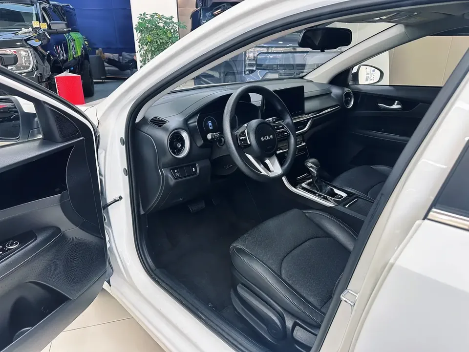 Kia K3 1.5L IVT Fashion Edition 2023 — миниатюра 5