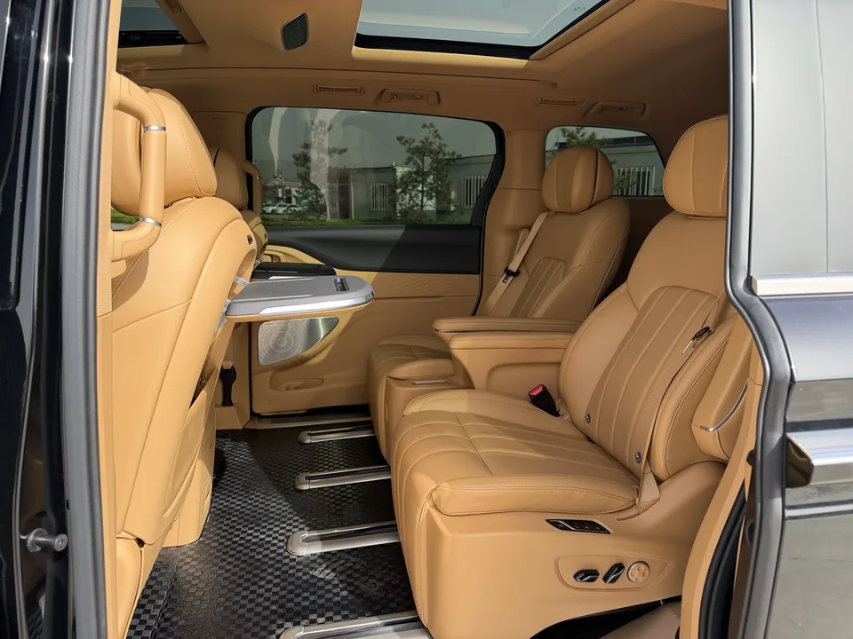 Voyah Lantu Dreamer PHEV Lantu Dreamer PHEV 2024 Extra Long Range Premium Edition 2024 — thumbnail 4