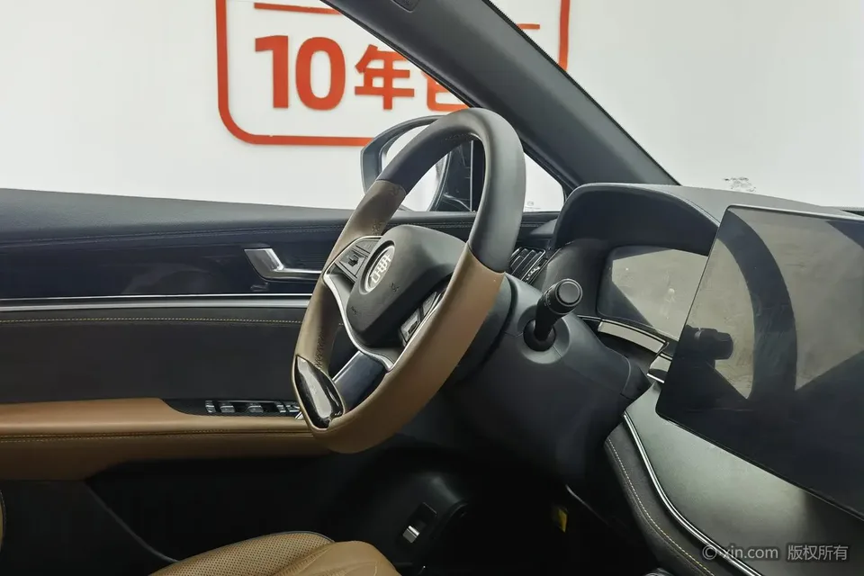 BYD Tang DM DM-i 1.5T 112KM Premium Edition 2022 — миниатюра 3