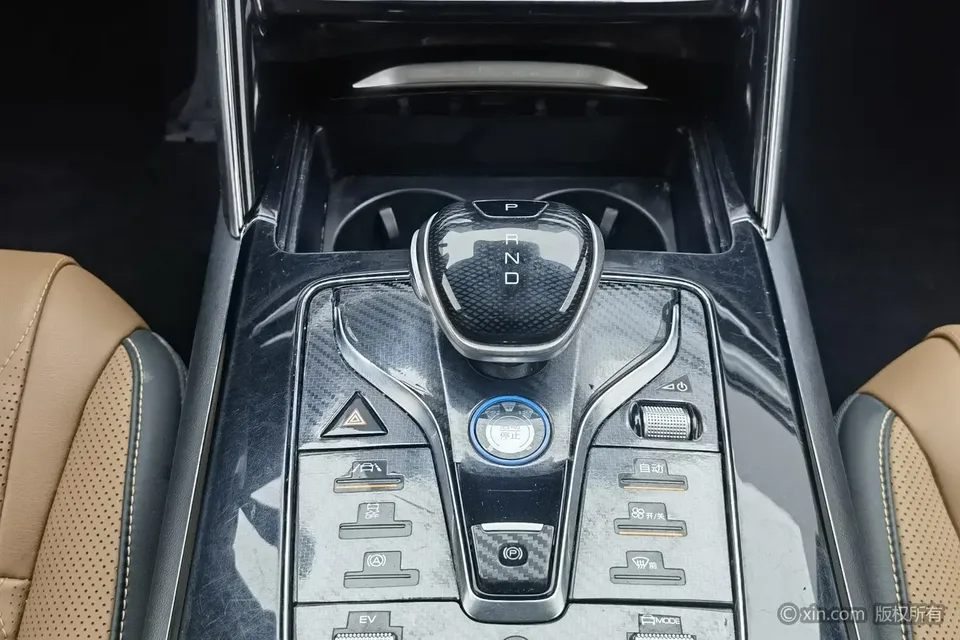 BYD Tang DM DM-i 1.5T 112KM Premium Edition 2022 — миниатюра 4