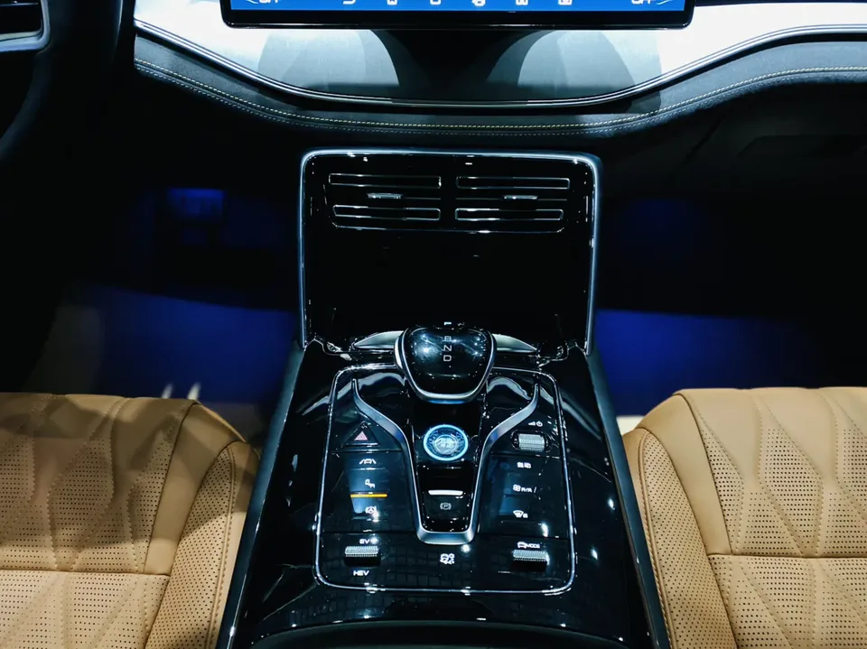 BYD Tang DM DM-i Champion Edition 112KM Prestige Edition 2023 — миниатюра 3