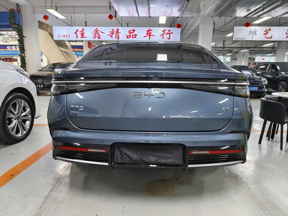 BYD Seal DM Honor Edition DM-i 1.5L 121KM Premium Edition 2024 — миниатюра 2