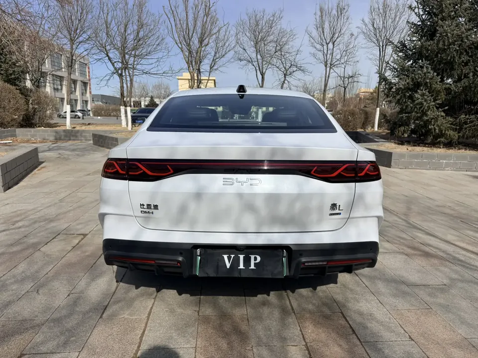 BYD Qin L DM Intelligent Driving Edition DM-i 120KM Leading Edition 2025 — миниатюра 2