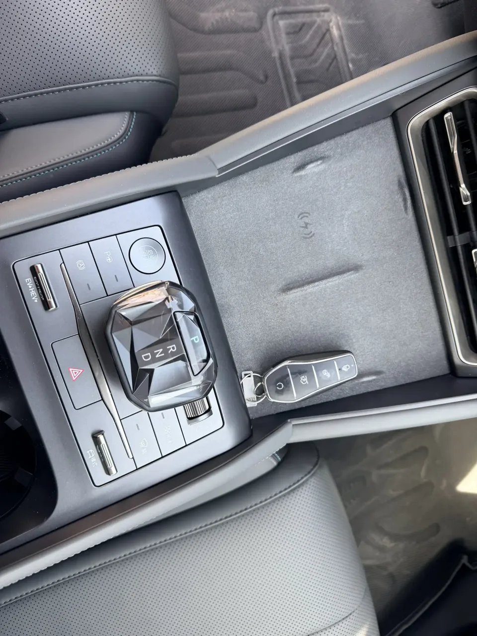 BYD Qin L DM Intelligent Driving Edition DM-i 120KM Leading Edition 2025 — миниатюра 3