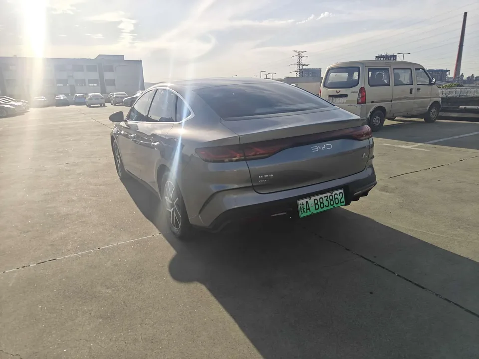 BYD Qin PLUS DM Honor Edition DM-i 120KM Leading Edition 2024 — миниатюра 4