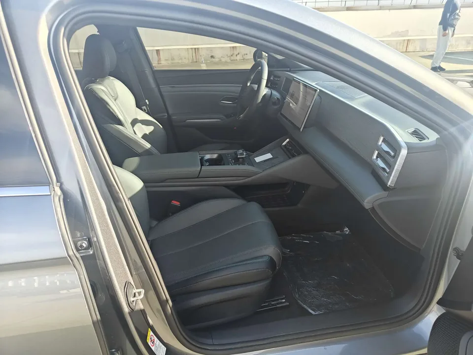 BYD Qin PLUS DM Honor Edition DM-i 120KM Leading Edition 2024 — миниатюра 5