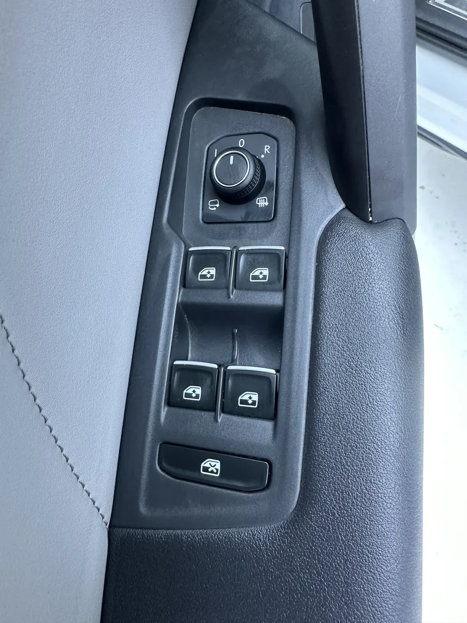Volkswagen Tayron Tanyue 2023 280TSI 2WD Luxury Plus Advanced Edition 2022 — миниатюра 2