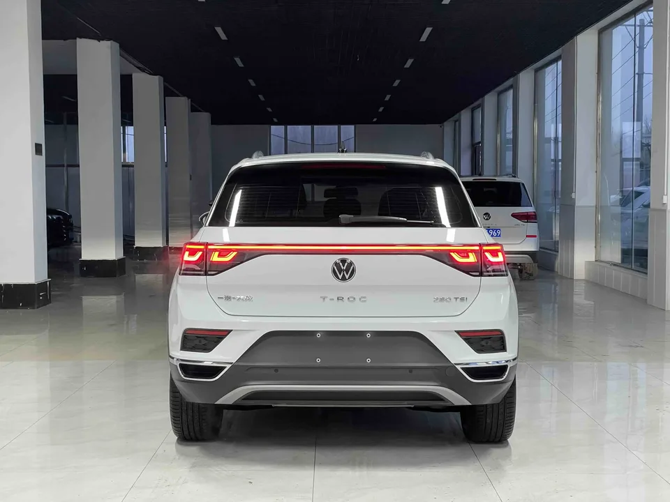 Volkswagen T-Roc 280TSI DSG Time Edition 2023 — миниатюра 2