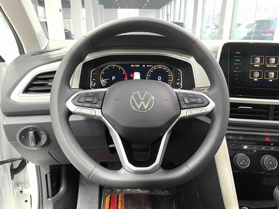 Volkswagen T-Roc 280TSI DSG Time Edition 2023 — миниатюра 4
