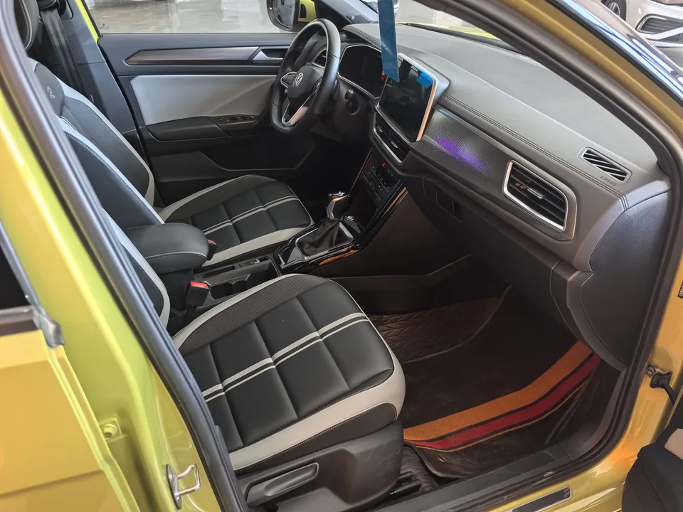 Volkswagen T-Roc 300TSI DSG Starlight Edition 2023 — миниатюра 2