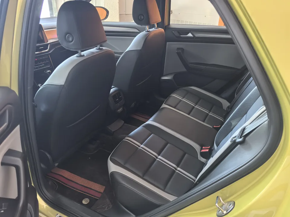 Volkswagen T-Roc 300TSI DSG Starlight Edition 2023 — миниатюра 3
