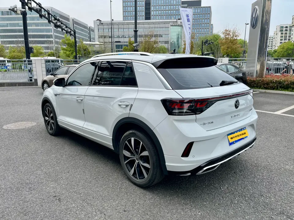 Volkswagen T-Roc 300TSI DSG Chenguang Edition 2023 — миниатюра 2