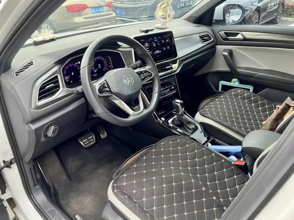 Volkswagen T-Roc 300TSI DSG Chenguang Edition 2023 — миниатюра 3