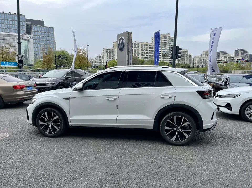 Volkswagen T-Roc 300TSI DSG Chenguang Edition 2023 — миниатюра 4