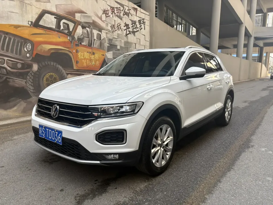 Volkswagen T-Roc Tanyue 280TSI DSG 2WD Elite PLUS 2022 — фото 1, купить с доставкой в Москву