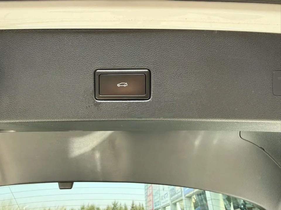 Volkswagen T-Roc Tange 280TSI DSG two-wheel drive comfort PLUS 2023 — миниатюра 3
