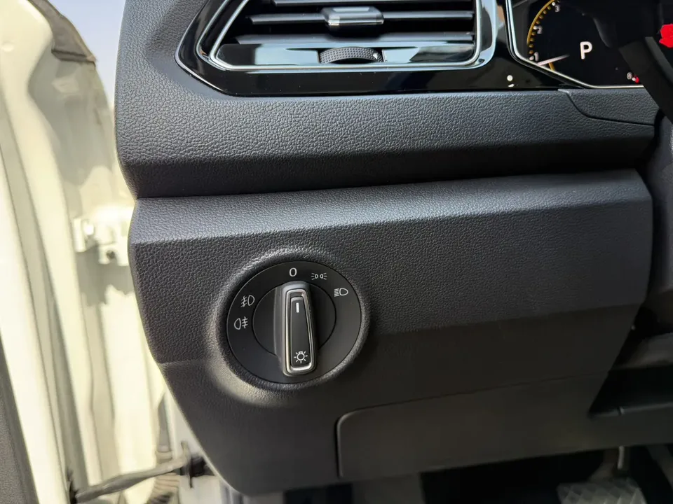 Volkswagen T-Roc Tange 280TSI DSG two-wheel drive comfort PLUS 2023 — миниатюра 5