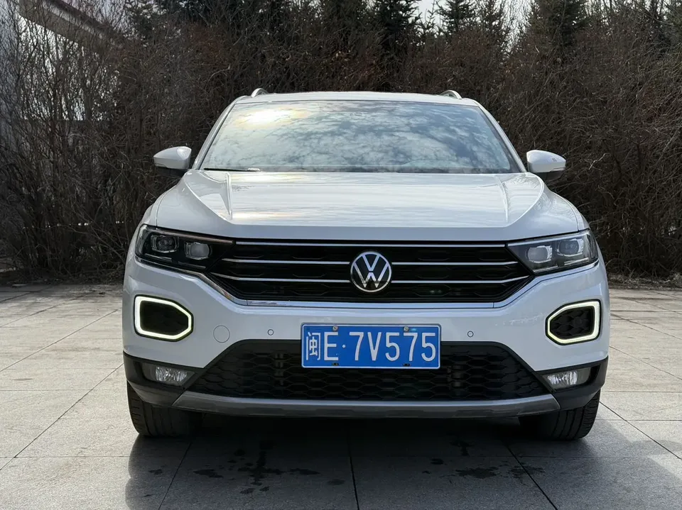 Volkswagen T-Roc Tange 280TSI DSG two-wheel drive comfort PLUS 2023 — фото 1, купить с доставкой в Москву