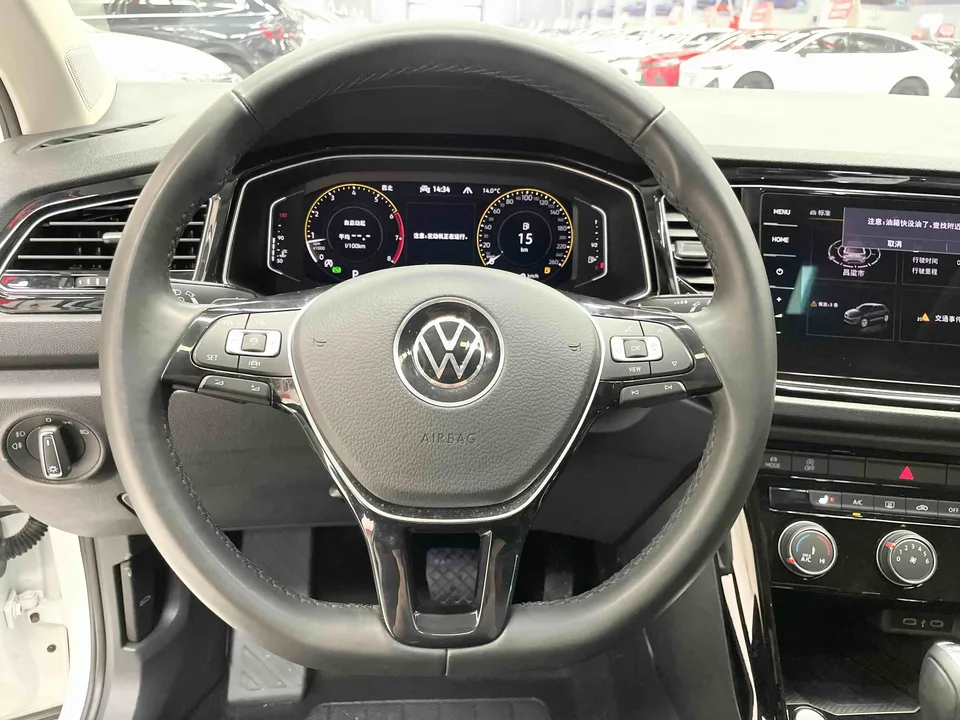 Volkswagen T-Roc Tange 280TSI DSG Two-Wheel Drive Comfort Smart Connected Edition 2022 — миниатюра 4