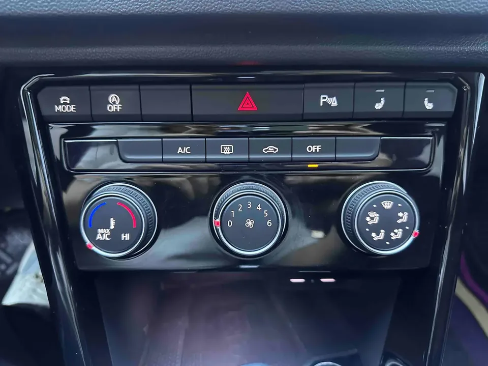 Volkswagen T-Roc Tange 280TSI DSG two-wheel drive comfort PLUS 2022 — миниатюра 4
