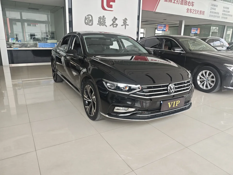Volkswagen Magotan Magotan 2020 330TSI DSG Luxury Edition 2022 — миниатюра 3