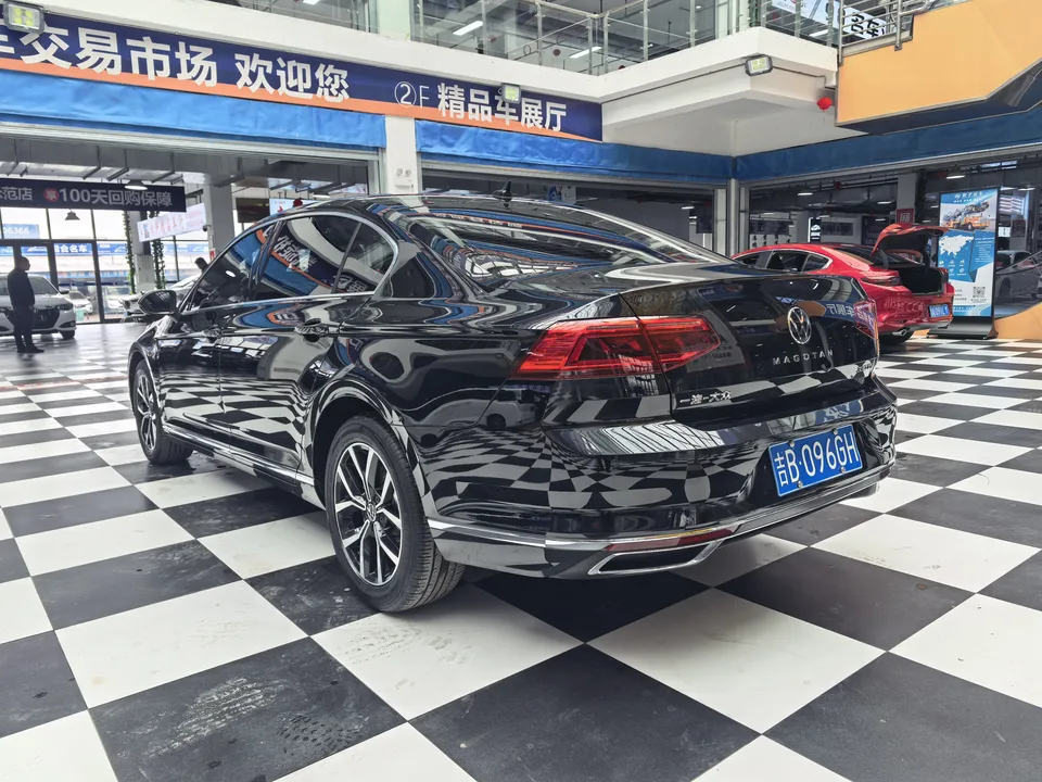 Volkswagen Magotan Magotan 2020 330TSI DSG Leading Edition 2022 — миниатюра 4