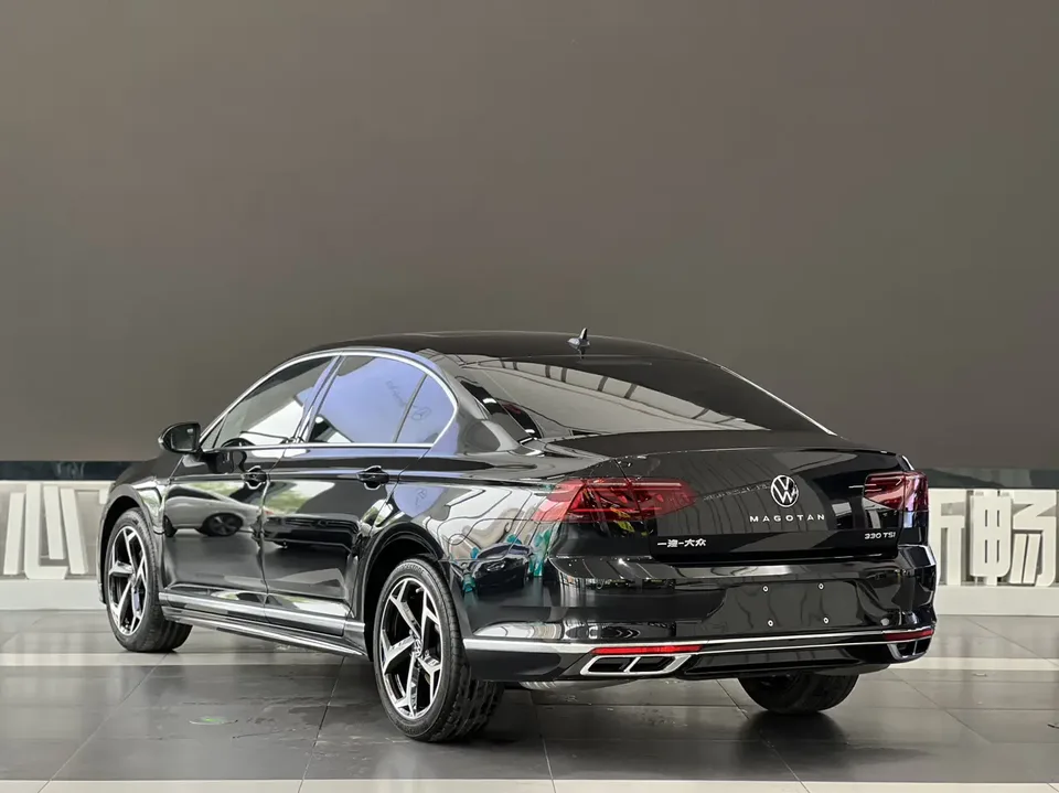 Volkswagen Magotan Magotan 2023 2 million commemorative edition 330TSI DSG luxury model 2023 — миниатюра 2