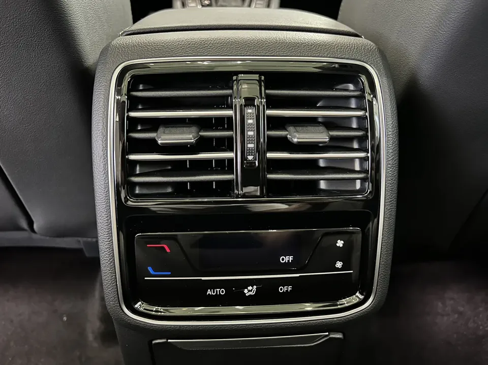 Volkswagen Magotan Magotan 2023 2 million commemorative edition 330TSI DSG luxury model 2023 — миниатюра 3