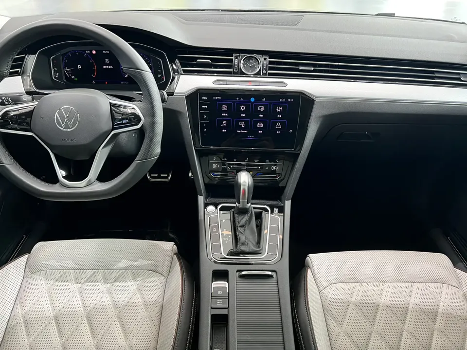 Volkswagen Magotan Magotan 2023 2 million commemorative edition 330TSI DSG luxury model 2023 — миниатюра 4