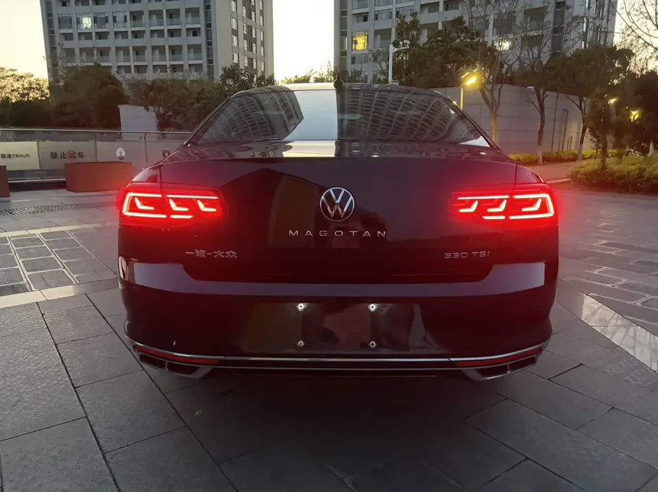 Volkswagen Magotan Magotan 2023 2 million commemorative edition 330TSI DSG luxury model 2023 — миниатюра 2