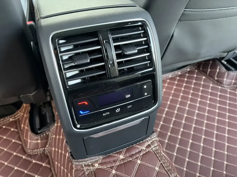 Volkswagen Magotan Magotan 2023 2 million commemorative edition 330TSI DSG luxury model 2023 — миниатюра 4