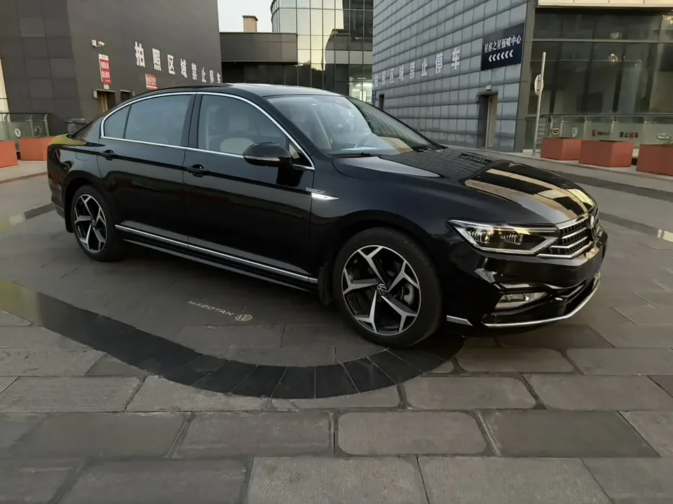 Volkswagen Magotan Magotan 2023 2 million commemorative edition 330TSI DSG luxury model 2023 — миниатюра 5