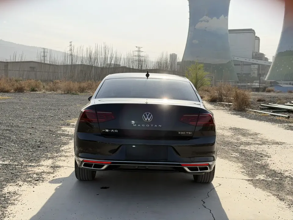 Volkswagen Magotan Magotan 2023 2 million commemorative edition 330TSI DSG leading model 2024 — миниатюра 2