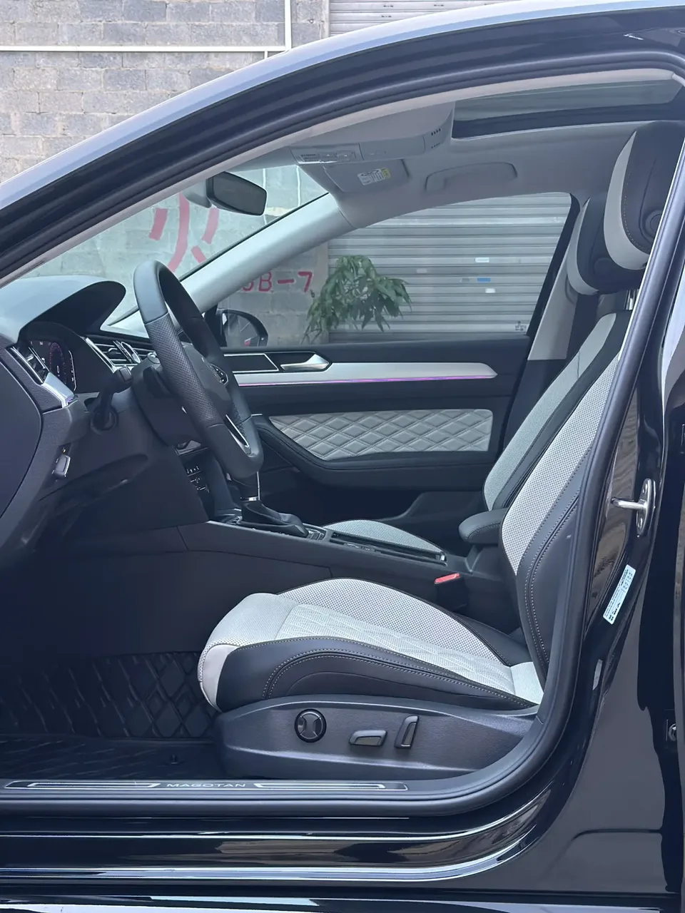 Volkswagen Magotan facelift model 330TSI DSG luxury model 2025 — миниатюра 4