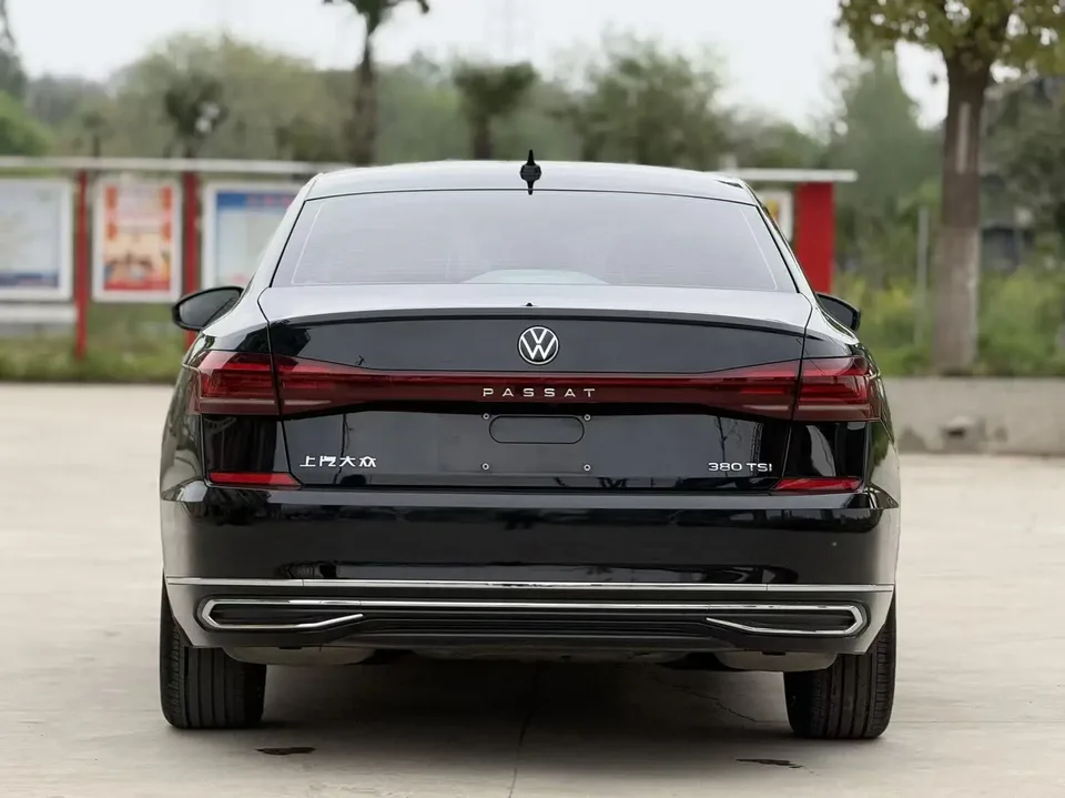 Volkswagen Passat Passat 2022 380TSI Flagship Edition 2022 — миниатюра 2