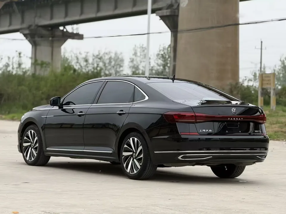 Volkswagen Passat Passat 2022 380TSI Flagship Edition 2022 — миниатюра 4