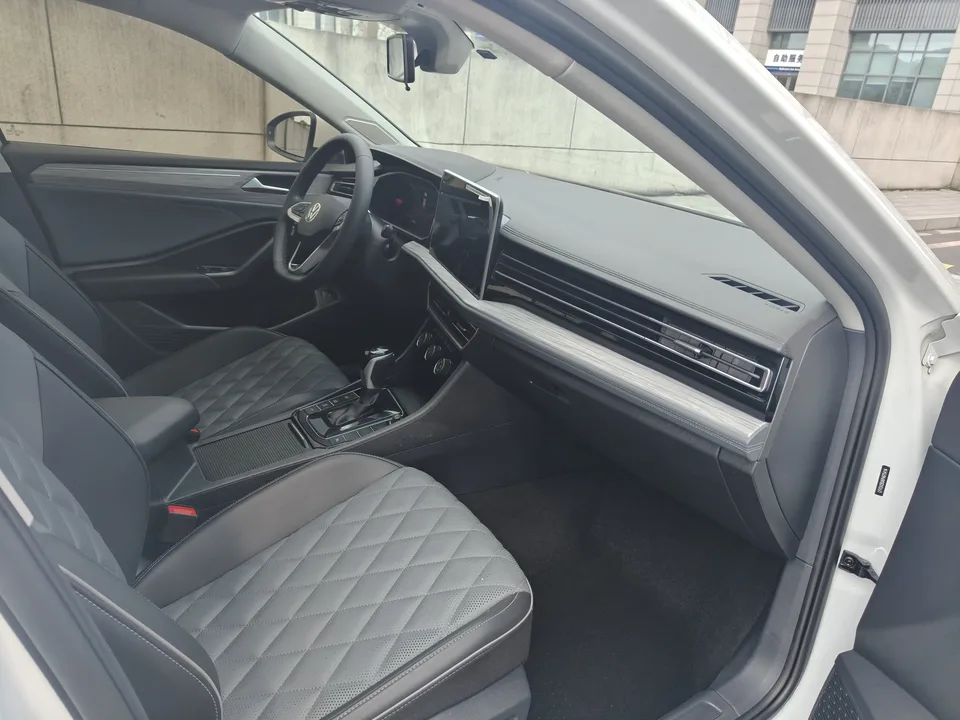 Volkswagen Sagitar Sagitar 300TSI DSG Beyond Edition 2024 — миниатюра 3