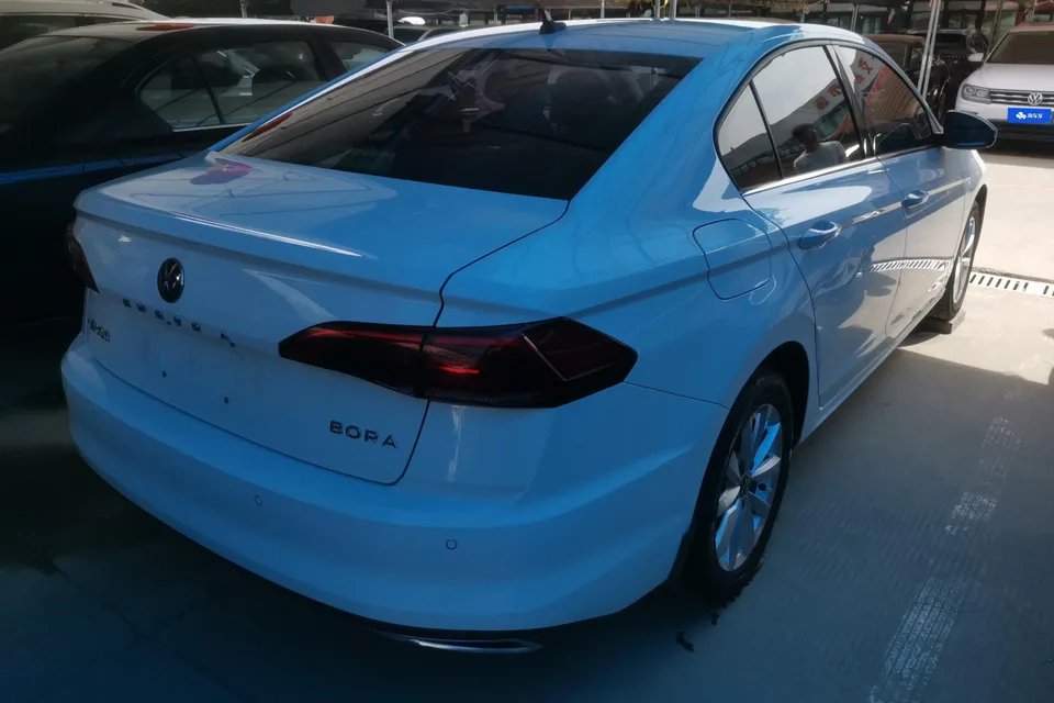 Volkswagen Bora Bora 2021 1.5L Automatic Elite Intelligent Edition 2022 — миниатюра 3