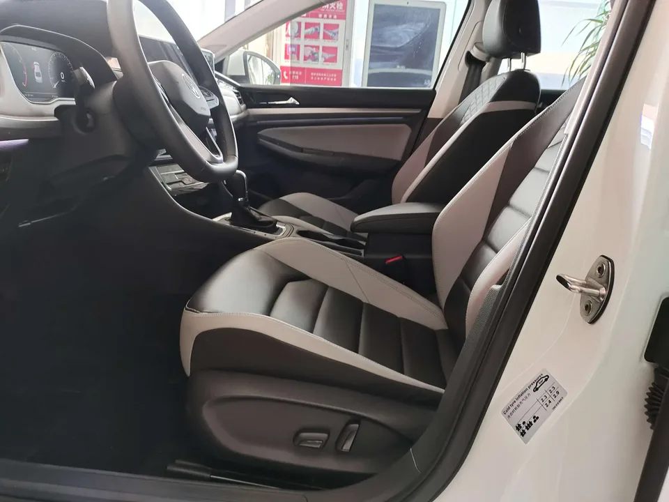Volkswagen Bora 300TSI DSG Premium Edition 2023 — миниатюра 4
