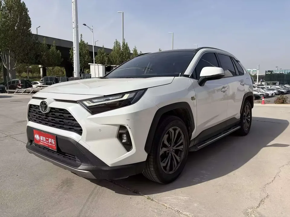 Toyota RAV4 2.0L CVT 2WD 20th Anniversary Platinum Edition 2023 — фото 1, купить с доставкой в Москву