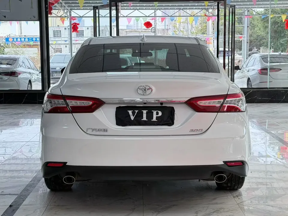 Toyota Camry 2.0G Deluxe Edition 2022 — миниатюра 2