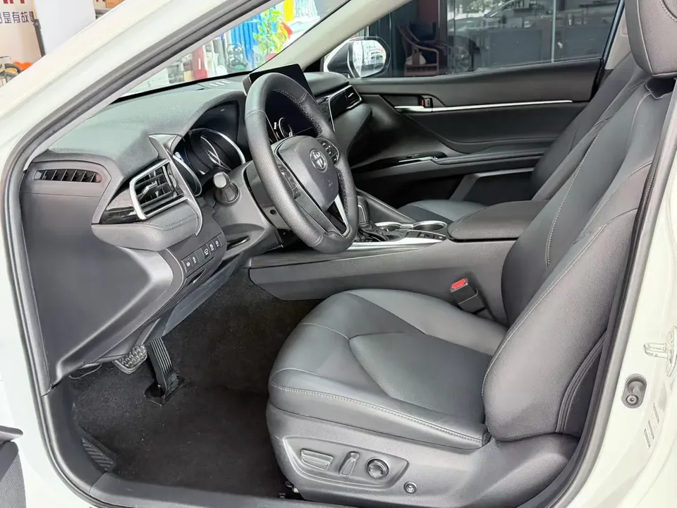 Toyota Camry 2.0G Deluxe Edition 2022 — миниатюра 3