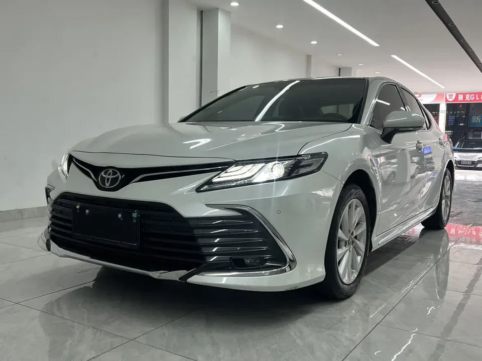 Toyota Camry 2.0G Deluxe Edition 2023 — миниатюра 3
