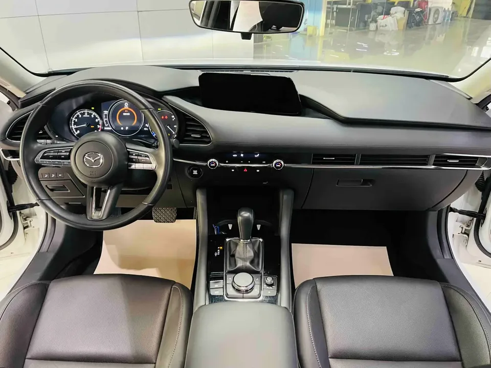Mazda Axela 2.0L Automatic Premium Edition 2024 — миниатюра 5
